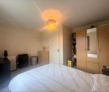 Ynys Bery Close, CAERPHILLY - Photo 3