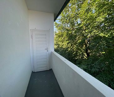 Moderne Single-Wohnung, 4.OG ohne Aufzug, mit EBK und Balkon - Photo 1