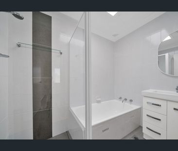 NEWLY RENOVATED FAMILY HOME - Photo 2