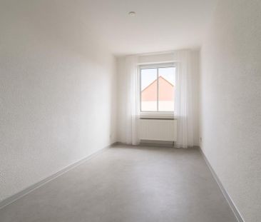 Moderne, lichtdurchflutete 2-Zimmer-Wohnung mit Einbauküche und Bal... - Photo 1