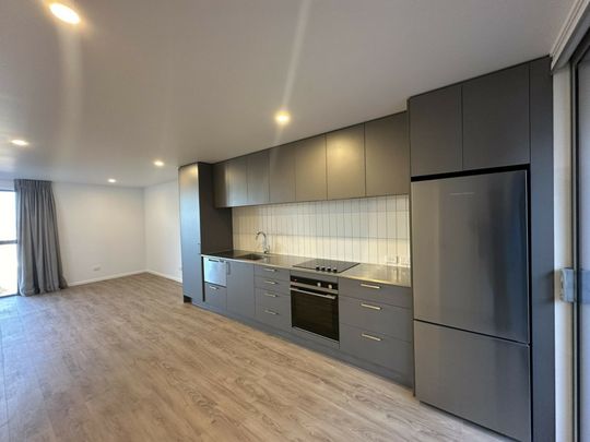 Perfectly located townhouse with stunning views! - Photo 1