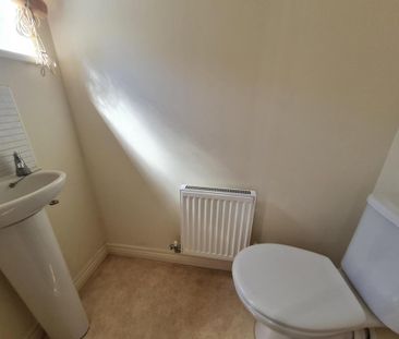 3 bedroom end of terrace house to rent - Photo 3