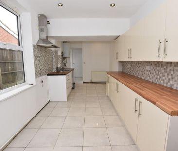 3 bedroom terraced house to rent - Photo 4