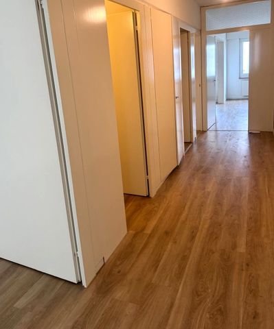 "Grosszügige 3.5 Zimmerwohnung am Wiesenplatz mit 2 Balkonen" - Foto 2