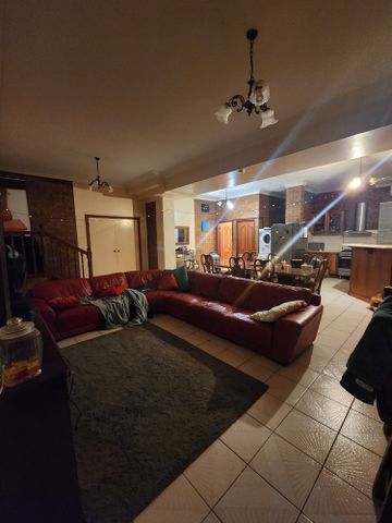 Highgate Hill - Photo 2