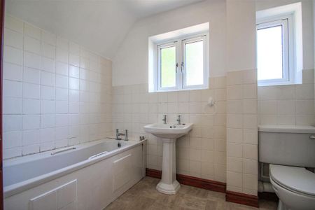3 bedroom detached house to rent - Photo 3
