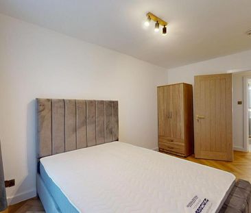 3 bedroom flat to rent - Photo 6