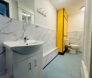 1 bedroom in a house share to rent - Photo 6