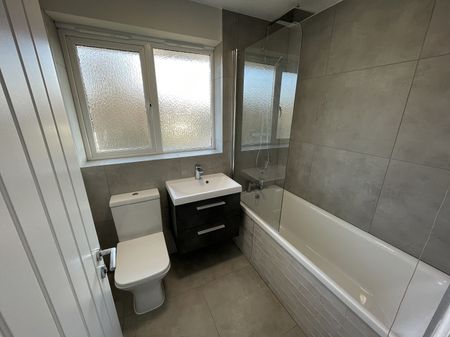 124 Coniston Road, S18 - Photo 5