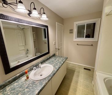 For Lease - 2061 Craig Road, Innisfil, Ontario - Photo 6