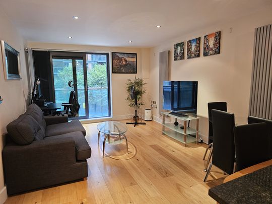 2 bedroom / 1 bathroom property to let in the heart of Canary Wharf, E14 - Photo 1