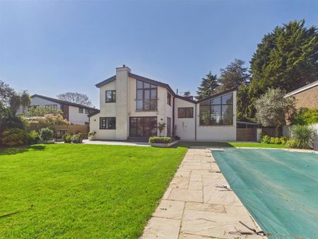 5 bedroom detached house to rent - Photo 2