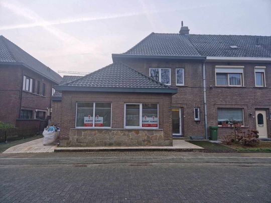 Totaal gerenoveerde woning met 2 slaapkamers en tuin - Photo 1