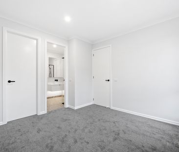 13B Kalinda Rd, Croydon VIC 3136 - House For Rent | Domain - Photo 5