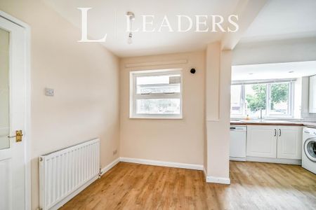 3 bedroom terraced house to rent - Photo 5