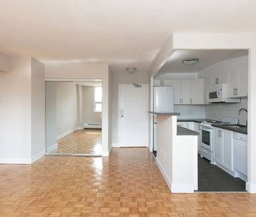 Sept 1 ❤ Unfurnished 1 bdr Apartment w/ balcony @Saint Clair/Bathurst - Photo 1