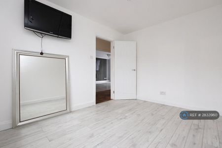 4 bedroom detached house to rent - Photo 5