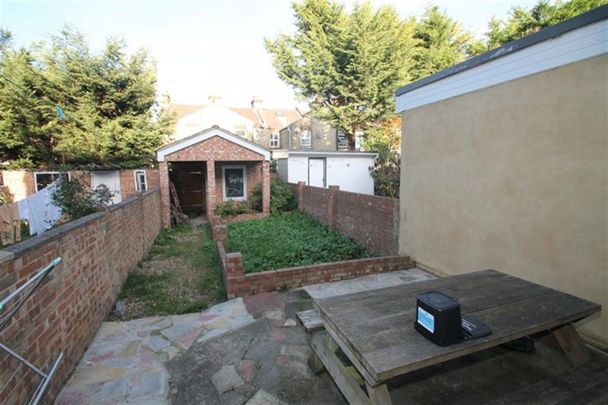 Room in a Shared House, Mitcham Road, CR0 - Photo 1