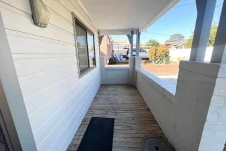 3 BEDROOM HOUSE - Photo 2