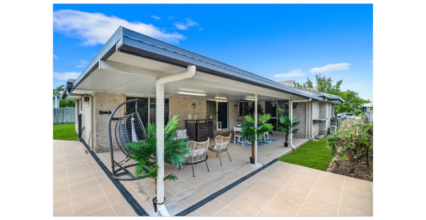 STUNNING 4 BEDROOM HOME WITH POOL IN KIRWAN - Photo 1