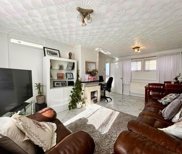 3 Bedroom House - Mid Terrace To Let - Photo 3