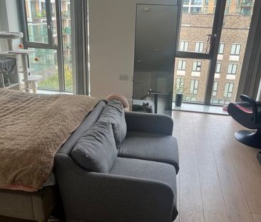 Studio Flat, Laker House, E16 - Photo 6