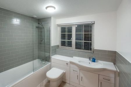 3 bedroom end of terrace house to rent - Photo 3