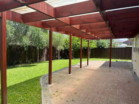 Spacious Family Home - Photo 4