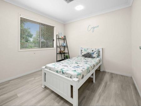 Rare Double-Storey Ex-Display Home With 5 Bedrooms, 3 Living Areas & Large Yard - Photo 3