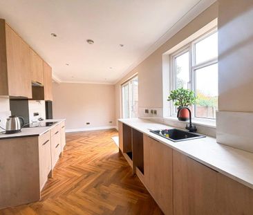 4 bedroom semi-detached house to rent - Photo 3