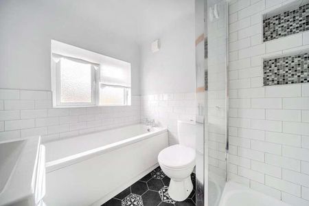 Rydens Way, Woking, Surrey, GU22 - Photo 5