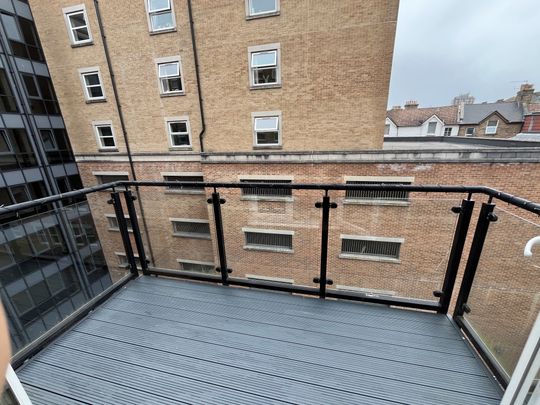 2 bed flat to rent in Commercial Road, Bournemouth, BH2 - Photo 1