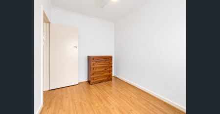 Spacious Upstairs Two Bedroom Unit with parking - Photo 5