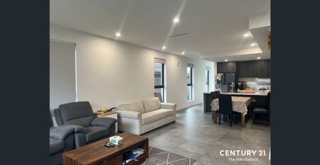 Elegant Family Living in a Prime Location. - Photo 3