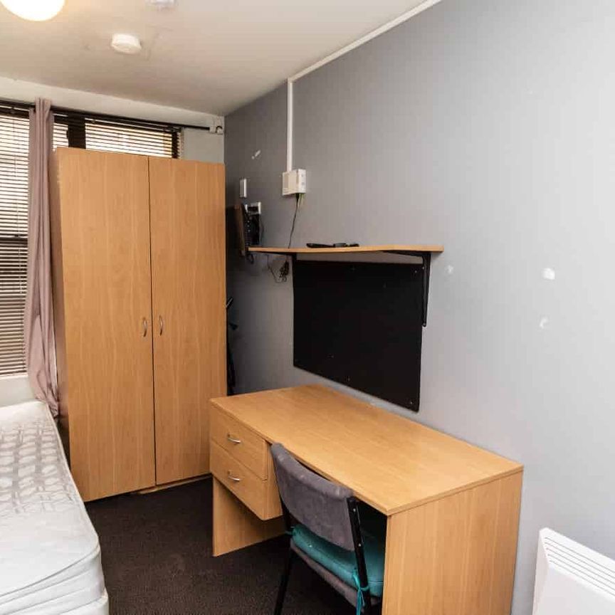 Central Studio Apartment on The Terrace - Photo 1