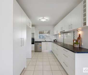 Comfortable Family Living in a Convenient Rochedale South Location! - Photo 6