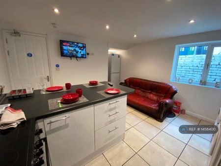 1 bedroom in a house share to rent - Photo 5