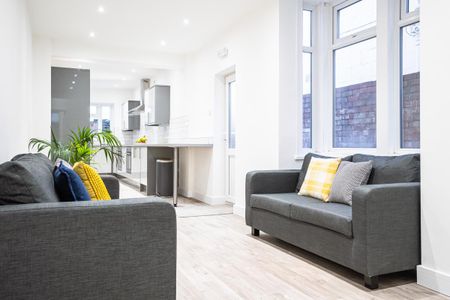 8 bedroom terraced house to rent - Photo 2