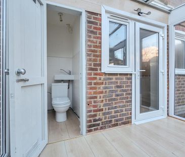 4 bedroom detached house to rent - Photo 6