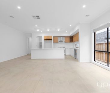Brand New 4-Bedroom Family Home – Walk to Rockbank Station - Photo 1