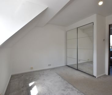 West Palace Gardens, Weybridge, KT13 - Photo 1