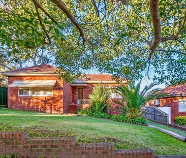 Neat & Tidy Three-Bedroom House in Kingsgrove - Photo 6