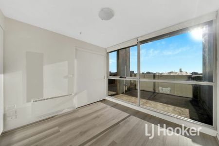 Modern Two-Bedroom Apartment with Spacious Balcony - Photo 4