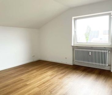 Sehr helle 3,5-Zimmer-Wohnung mit Balkon und Garage - Photo 1