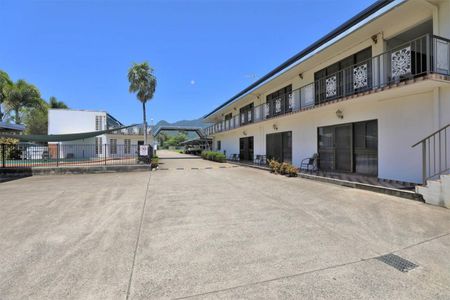 Ground floor unfurnished studio - Air Conditioned - Carport and Pool - Photo 4