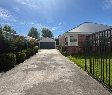 Lovely 3 Bedroom Home - Photo 2