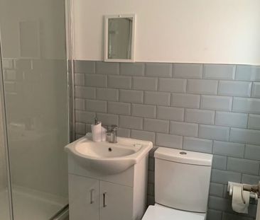 Room in a Shared Flat, Manchester Road, RG1 - Photo 3