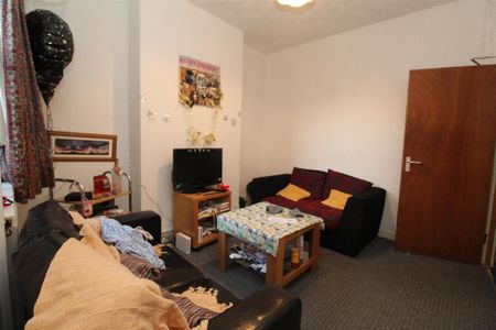 4 bedroom private hall to rent - Photo 2