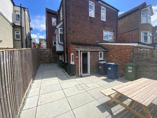 1 bedroom in a house share to rent - Photo 1