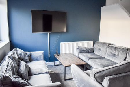 1 bedroom in a house share to rent - Photo 3